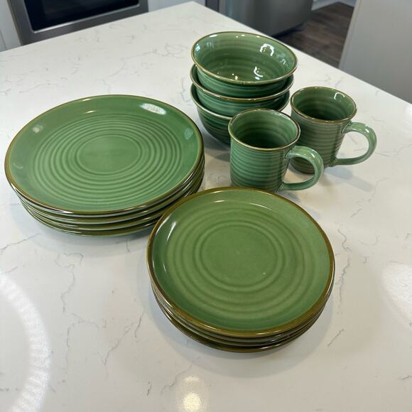 Jaclyn Smith Today Series Green Pattern Dinner Plates Set of 2 - Picture 8 of 10